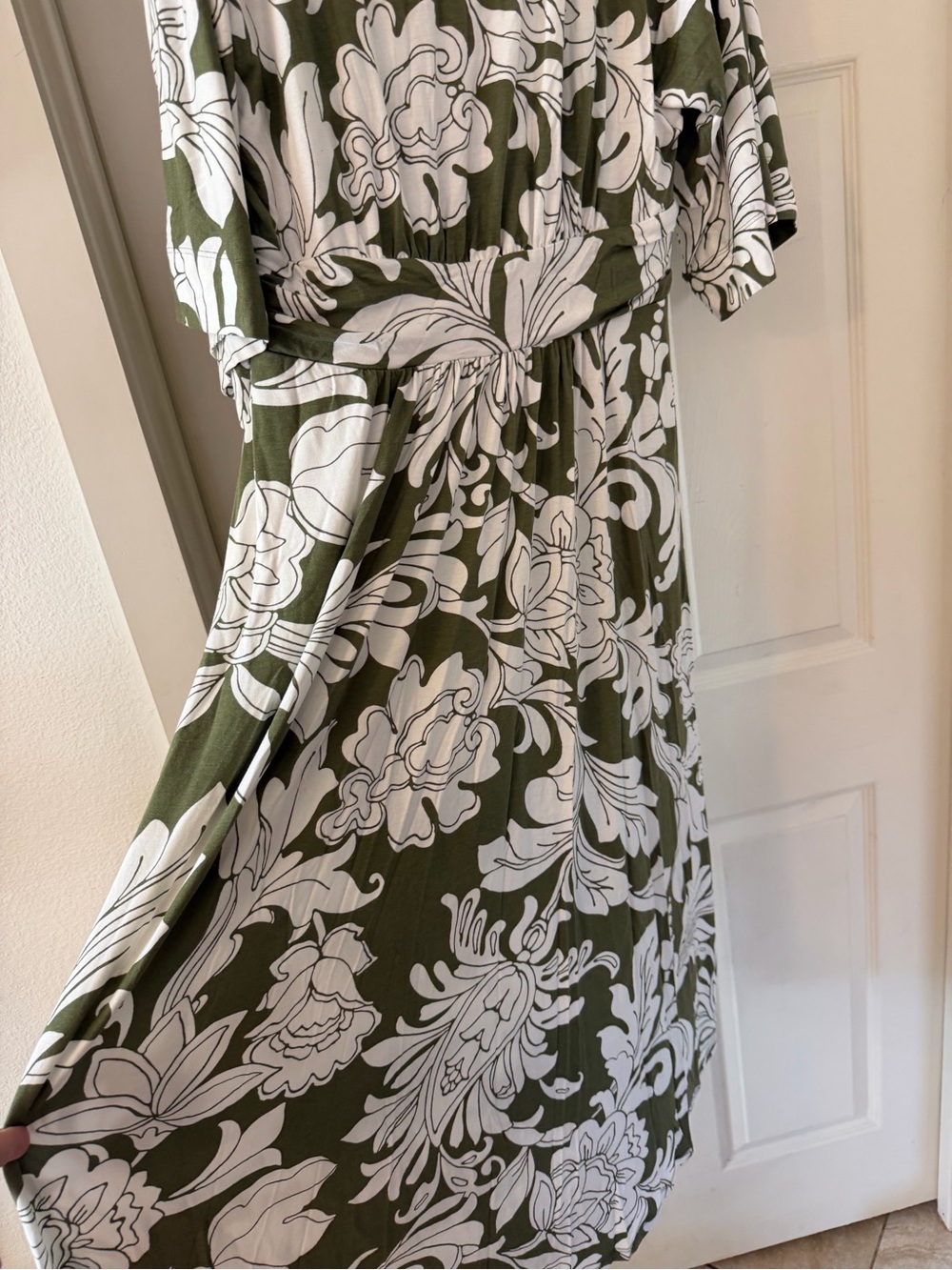 Boden Olive Green and White Floral V-Neck Midi Tropical Dress Sz 12 - Picture 3 of 9